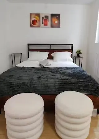 شقة Charming With Terrace In